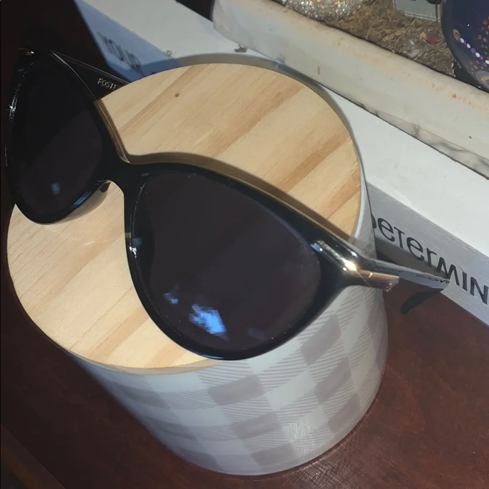 Foster Grant Sunglasses Cat Eye Frames Black Gold EUC